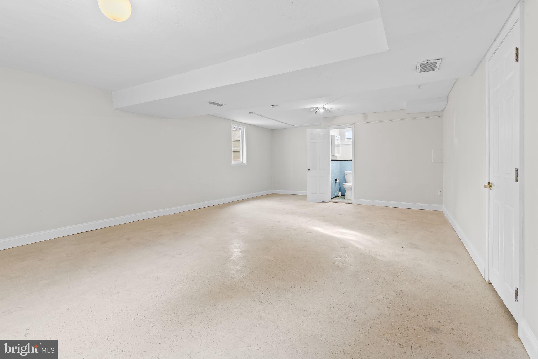 SILVER SPRING - Residential Lease