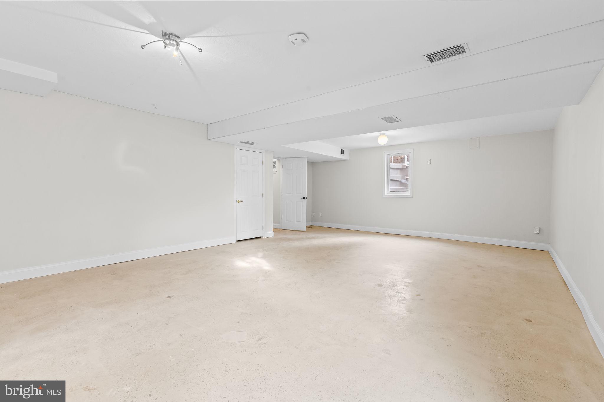 SILVER SPRING - Residential Lease