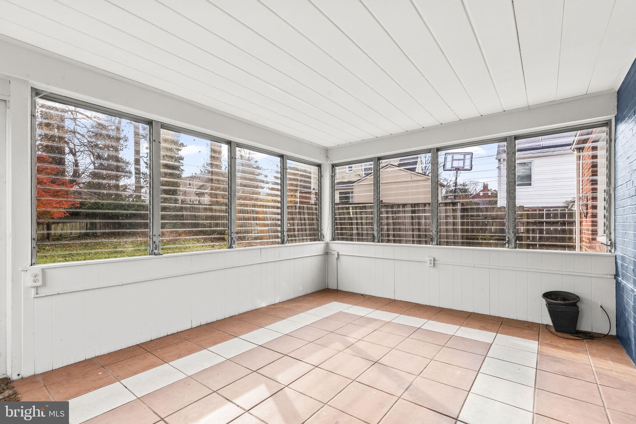 SILVER SPRING - Residential Lease