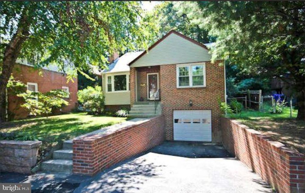Photo of 4 Franklin Avenue, SILVER SPRING, MD 20901 (MLS # MDMC2199286)