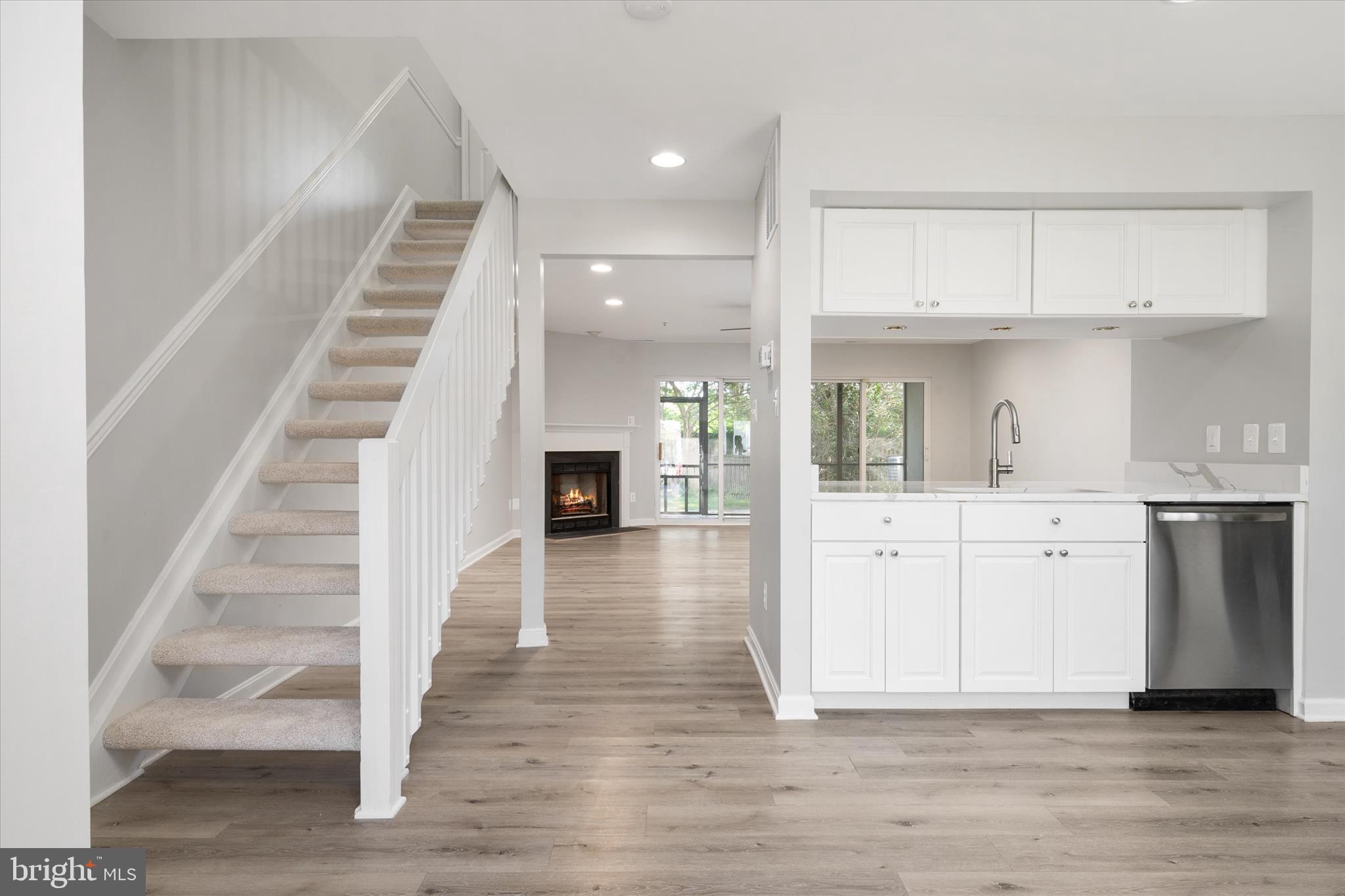 QUEENS LANDING - Residential