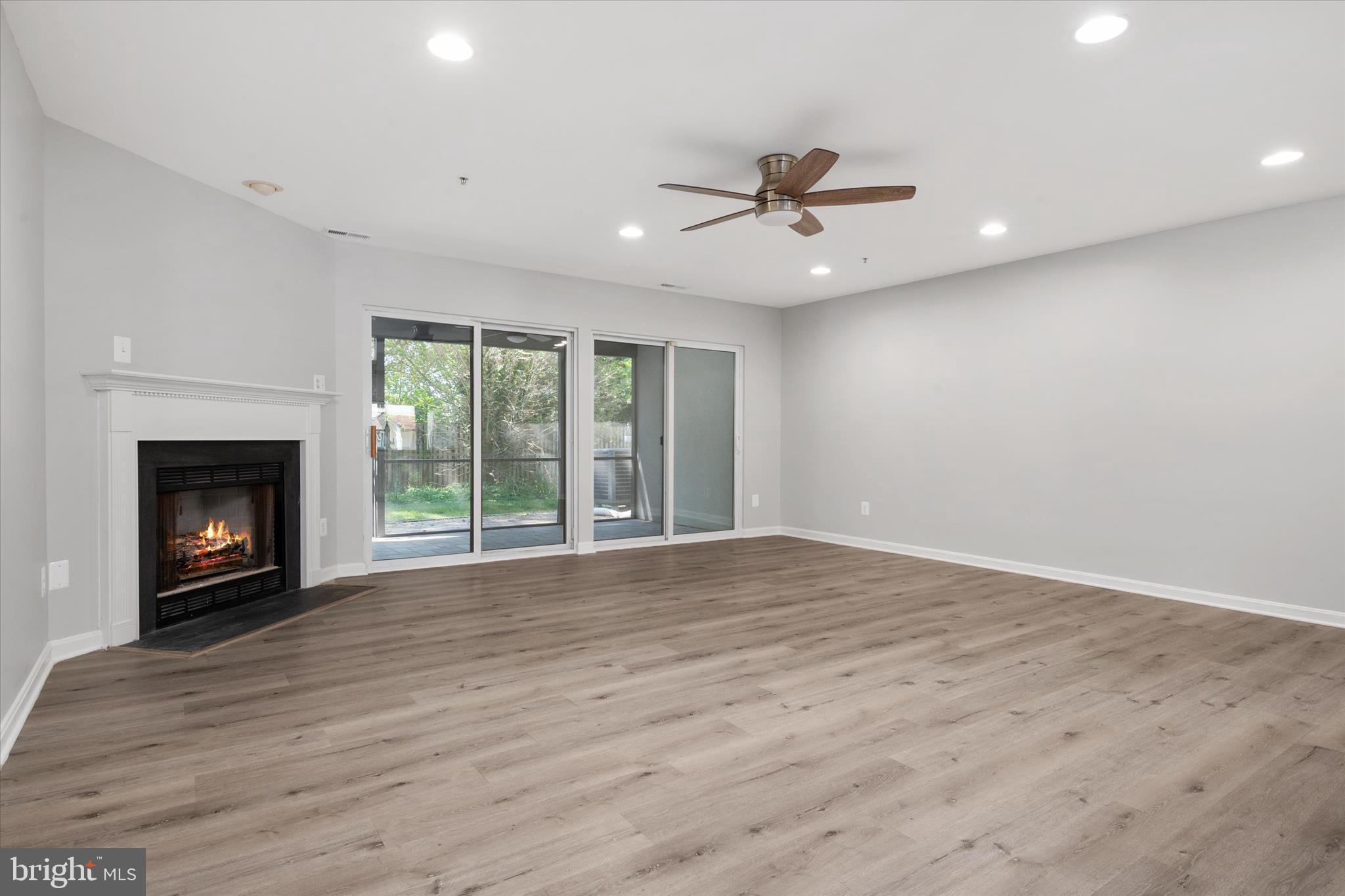 QUEENS LANDING - Residential