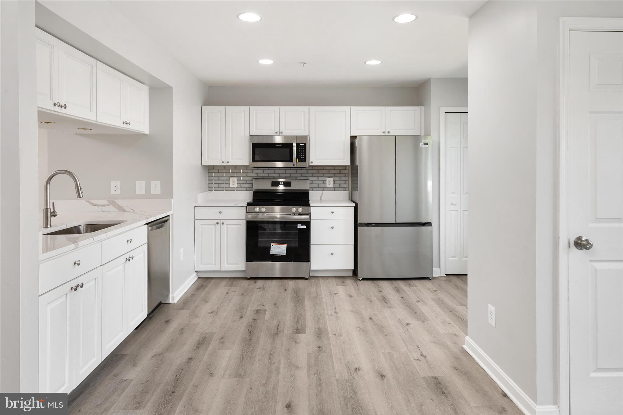 QUEENS LANDING - Residential