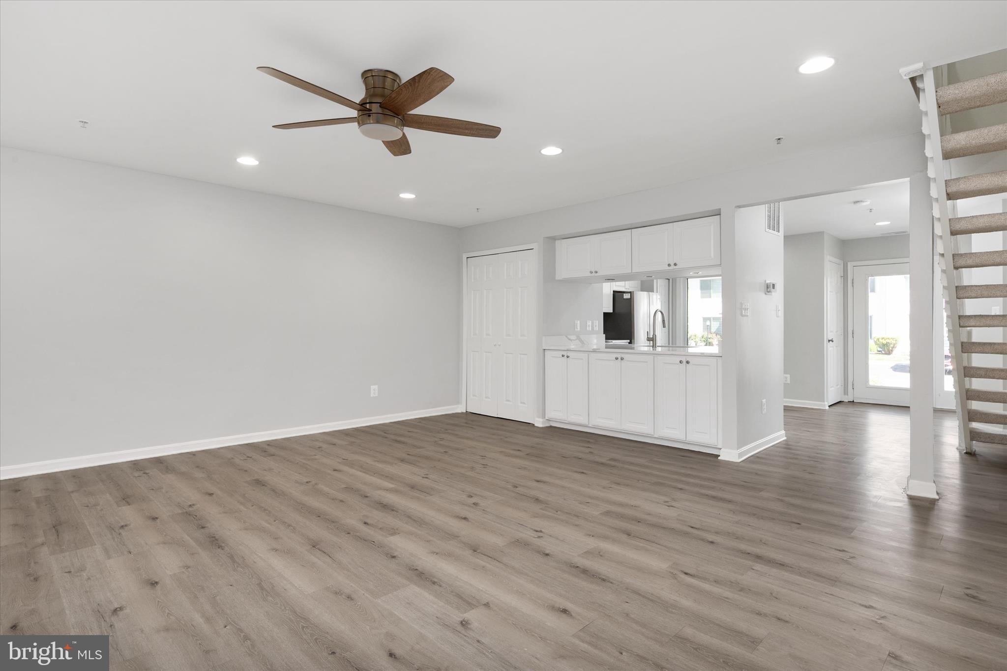 QUEENS LANDING - Residential