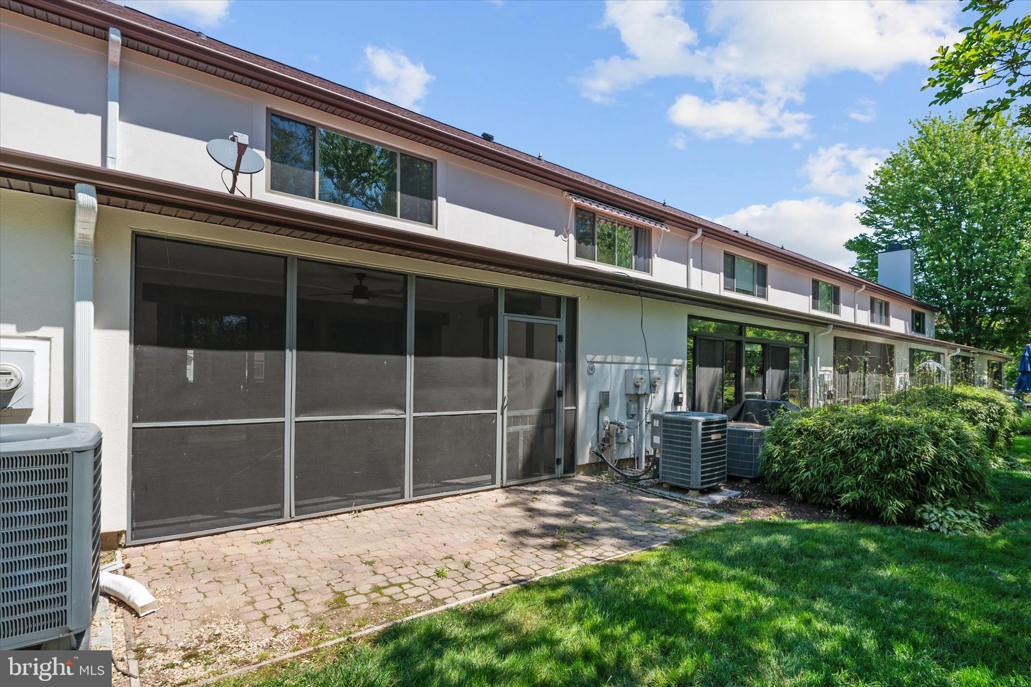 QUEENS LANDING - Residential