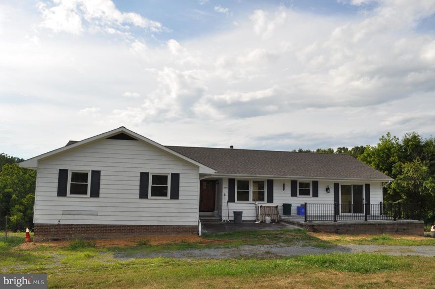 Fantastic private location. One level Rancher with 3 bedrooms and 2.5 bath, one huge den can be an office or 4th bedroom.  Wood floors throughout.  Large bedroom sizes, master bedroom w/ full bath. fresh paint and new appliances.  large patio, circle driveway and sufficient parking. Huge basement can be a storge share with landlord. perfect for entertaining! Gorgeous views of lake, farms, and woods. Peaceful Country setting on farm, tucked away from civilization. yet a very short drive to I270 and Clarksburg Premium Outlets, Germantown town center. Moving ready.