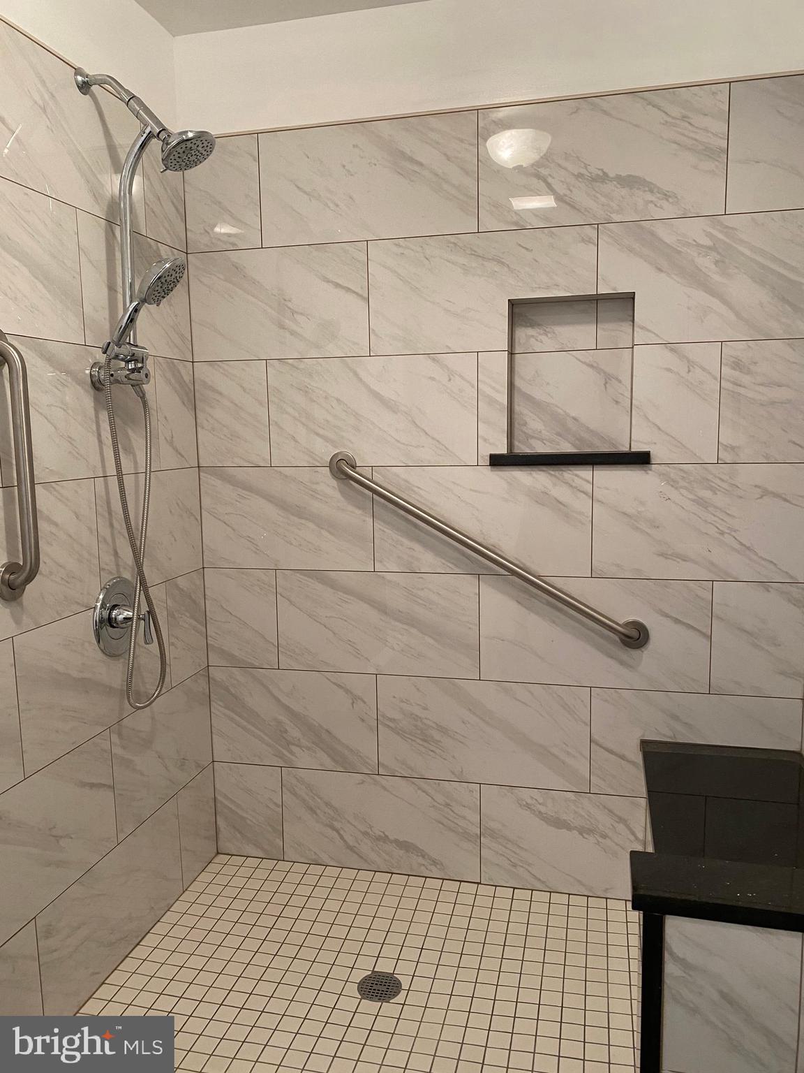 HAWTHORNE - Residential Lease