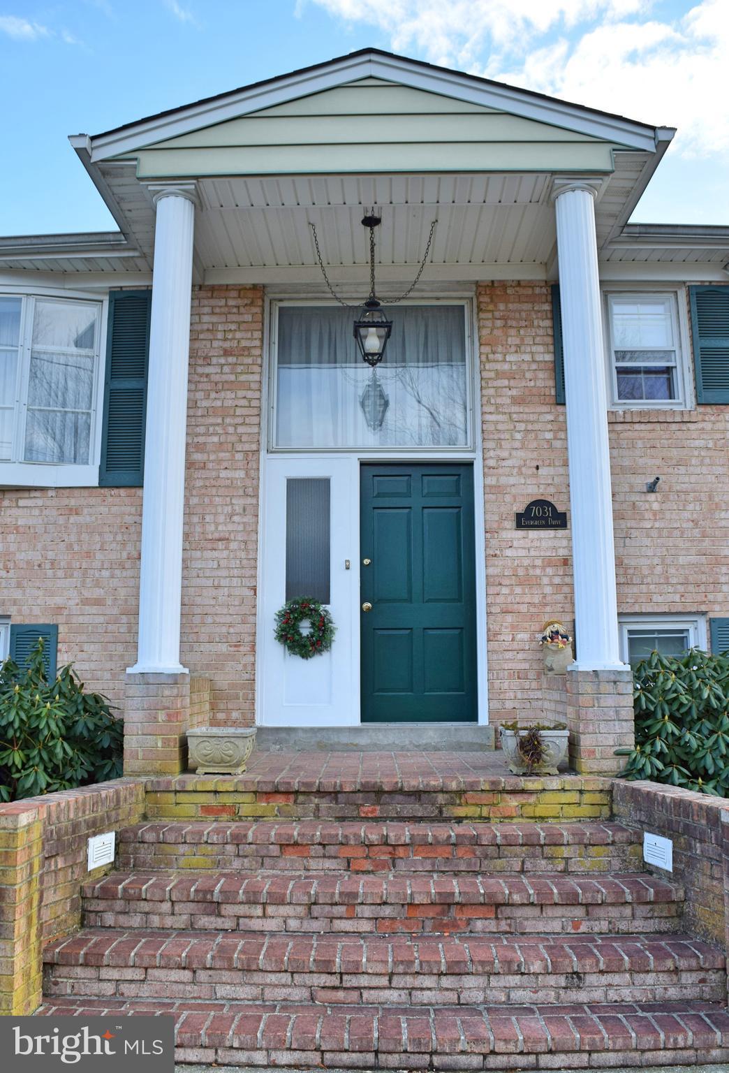 COUNTRY CLUB SOUTH - Residential