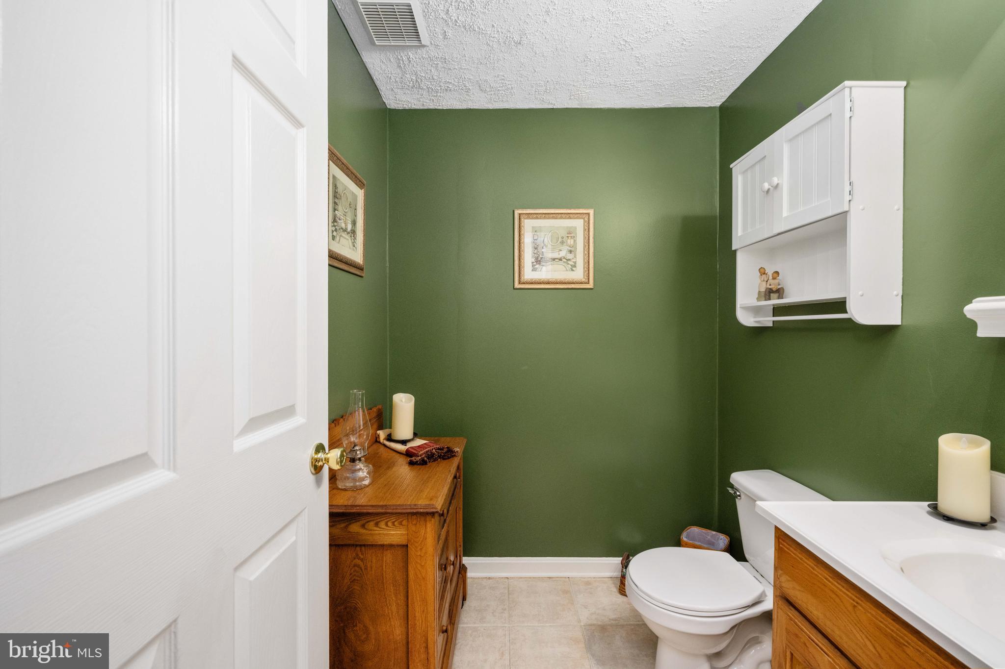 HAMPTON OAKS - Residential