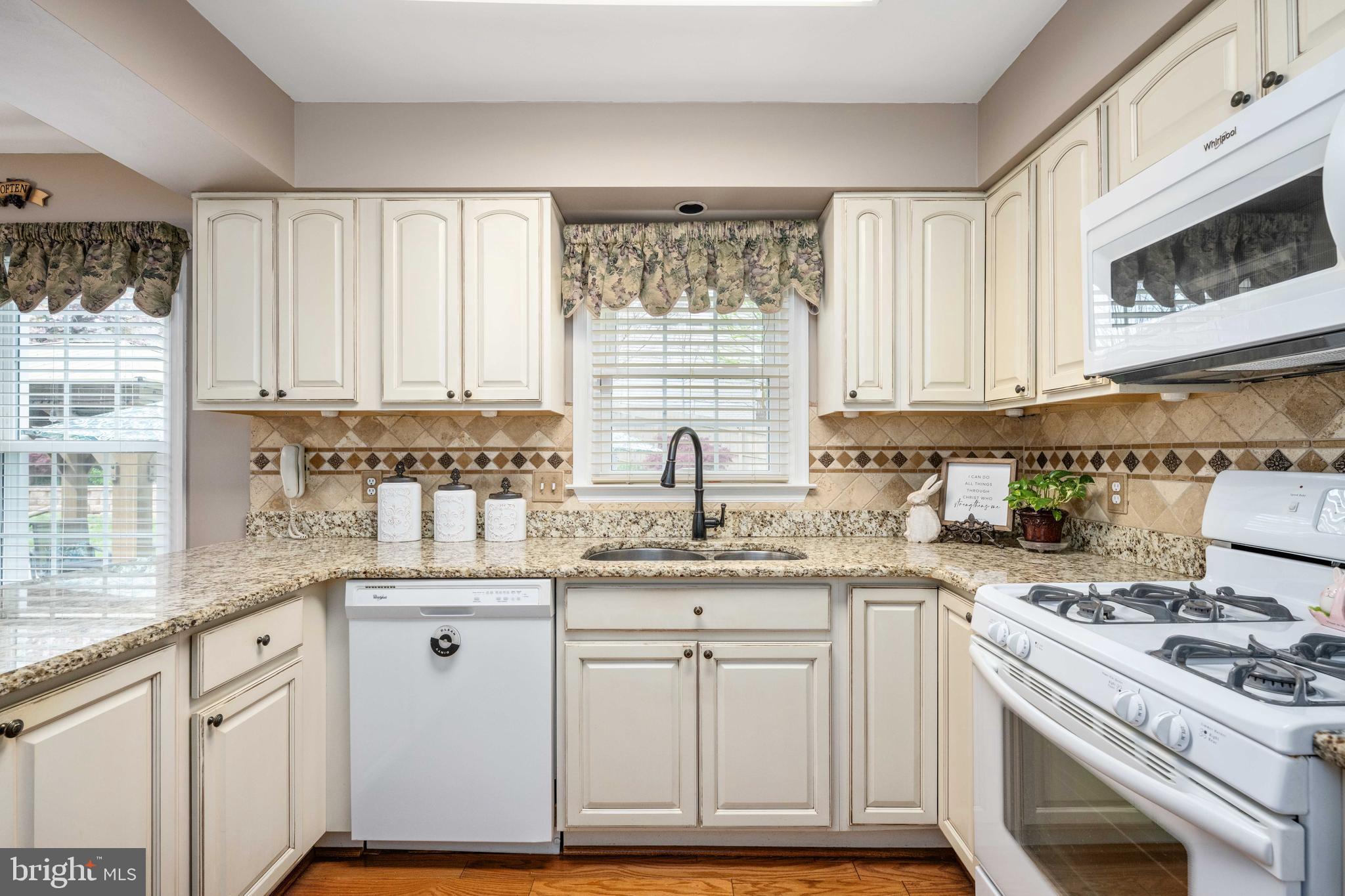 HAMPTON OAKS - Residential