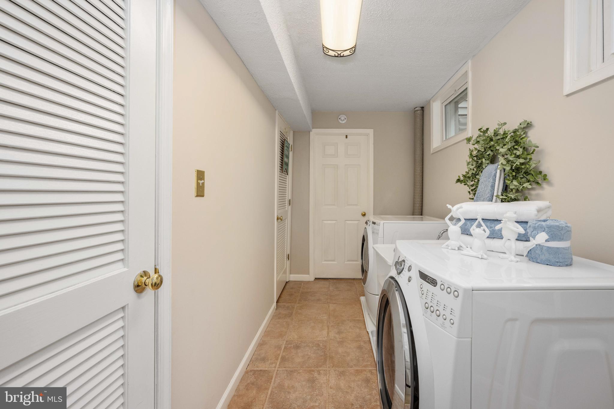 HAMPTON OAKS - Residential