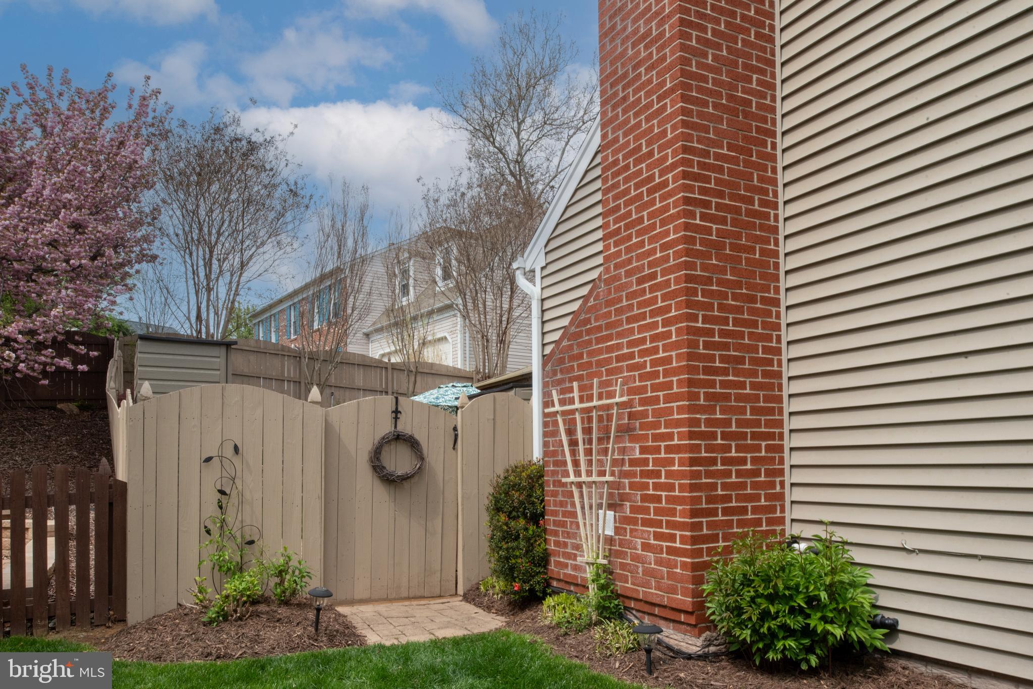 HAMPTON OAKS - Residential