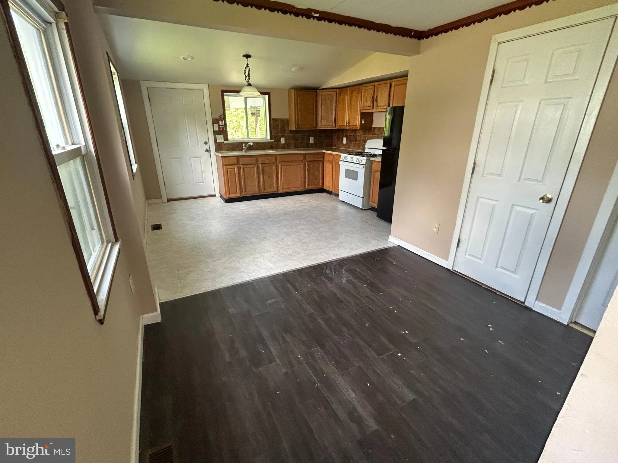 Mount Holly, New Jersey 08060, United States, 2 Bedrooms Bedrooms, ,2 BathroomsBathrooms,Residential,Active,120105