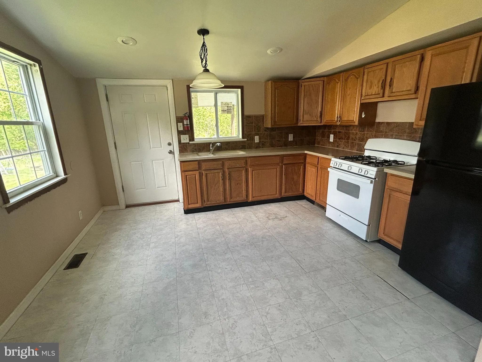 Mount Holly, New Jersey 08060, United States, 2 Bedrooms Bedrooms, ,2 BathroomsBathrooms,Residential,Active,120105