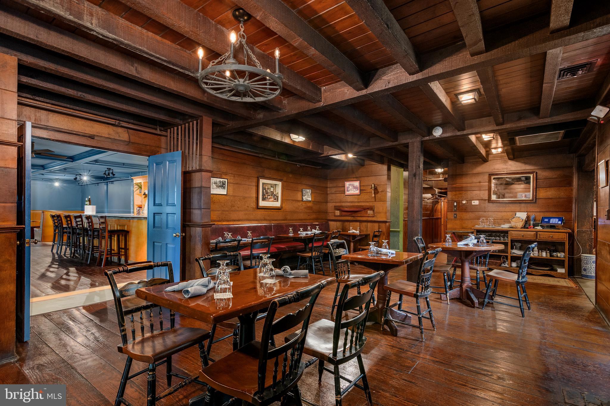 OXFORD - Commercial Sale