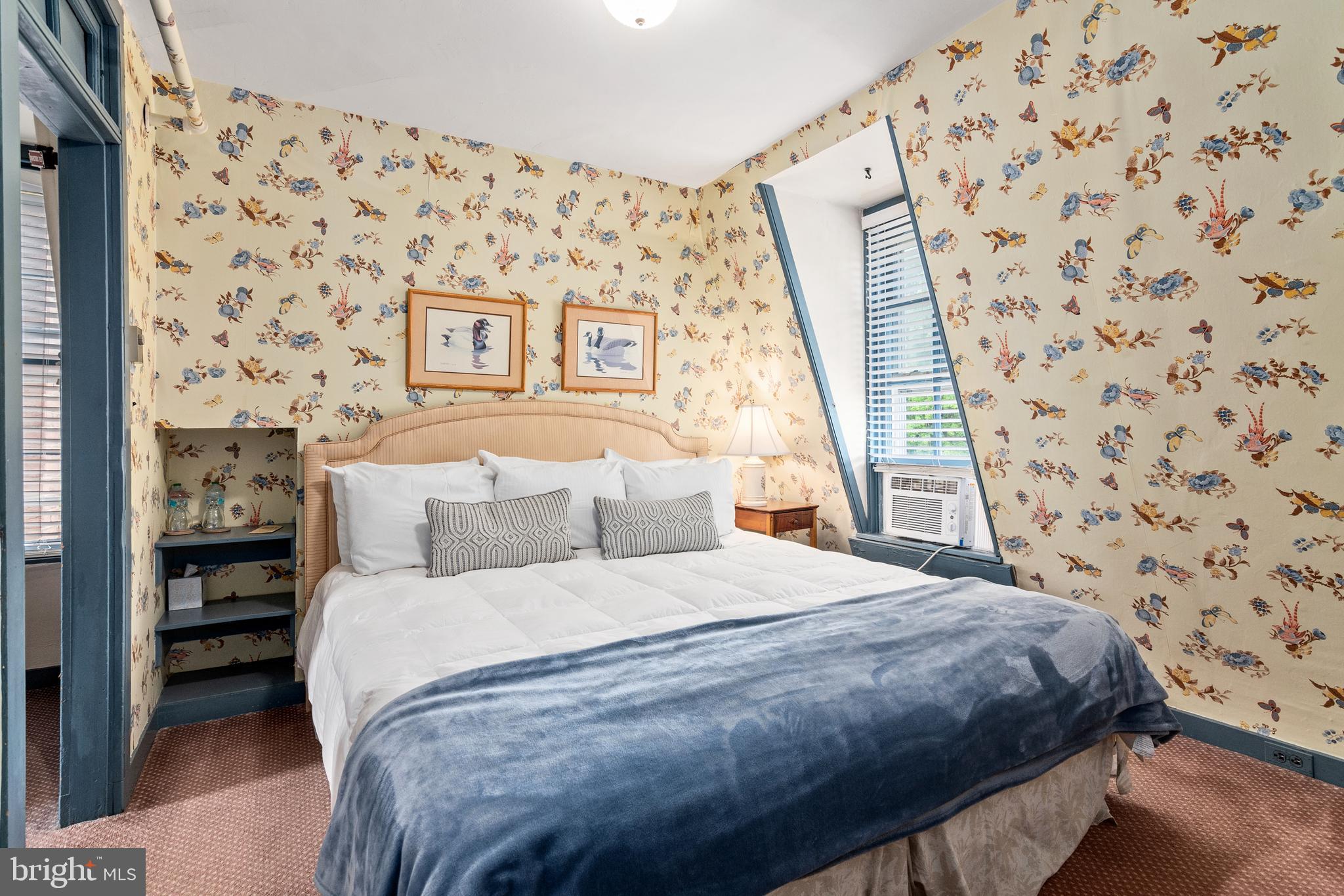 OXFORD - Commercial Sale