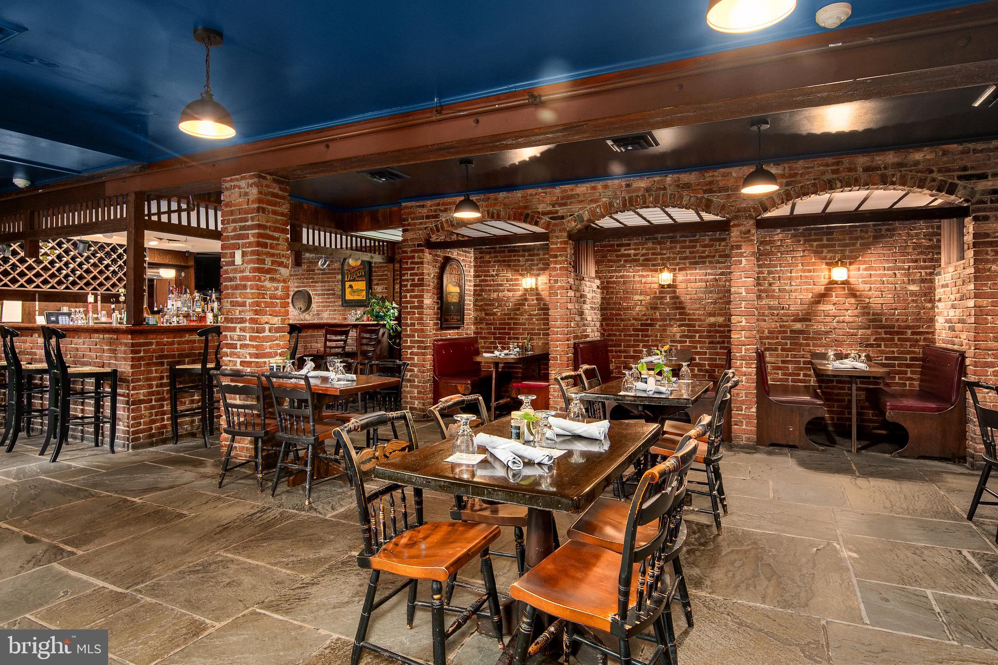 OXFORD - Commercial Sale