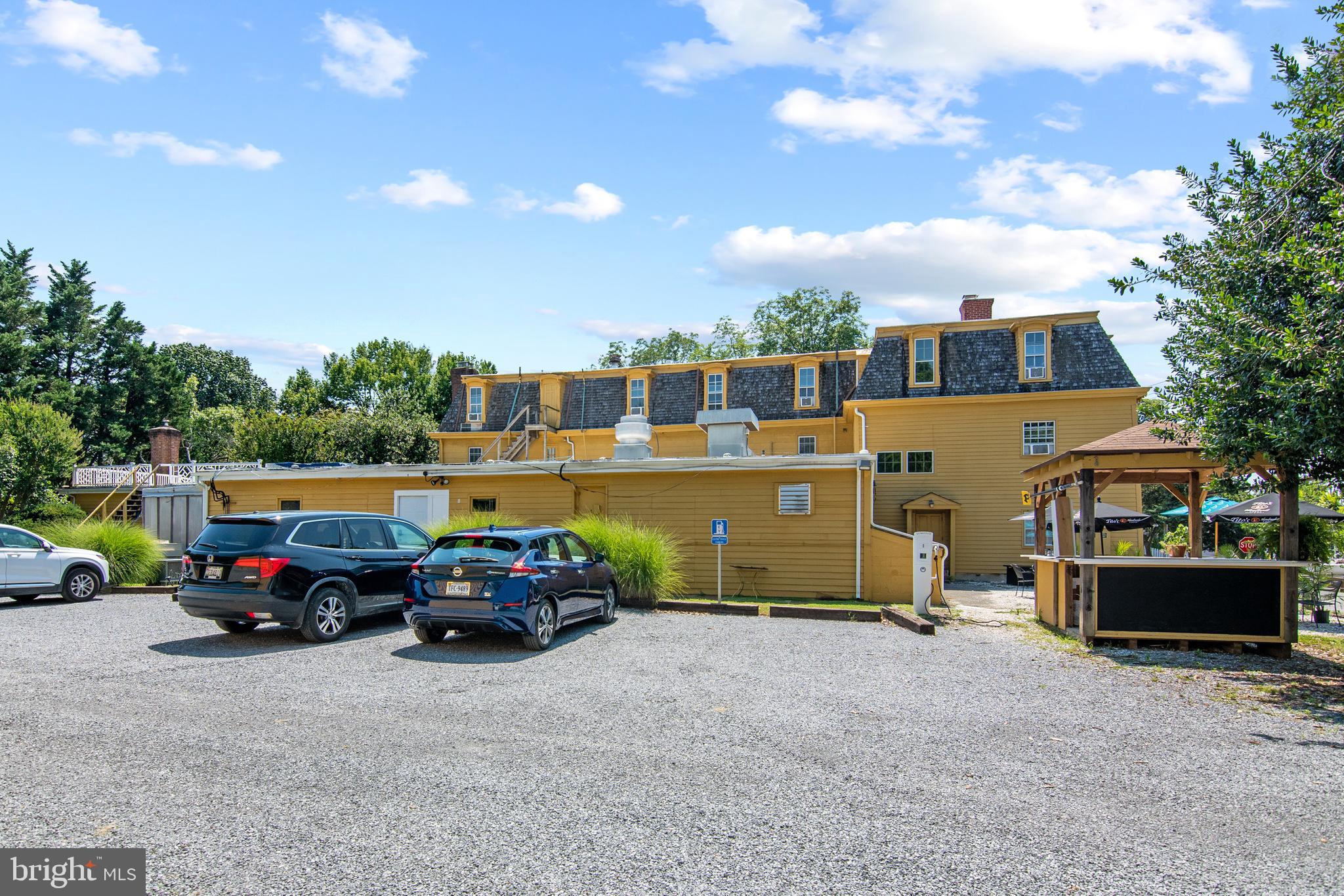 OXFORD - Commercial Sale