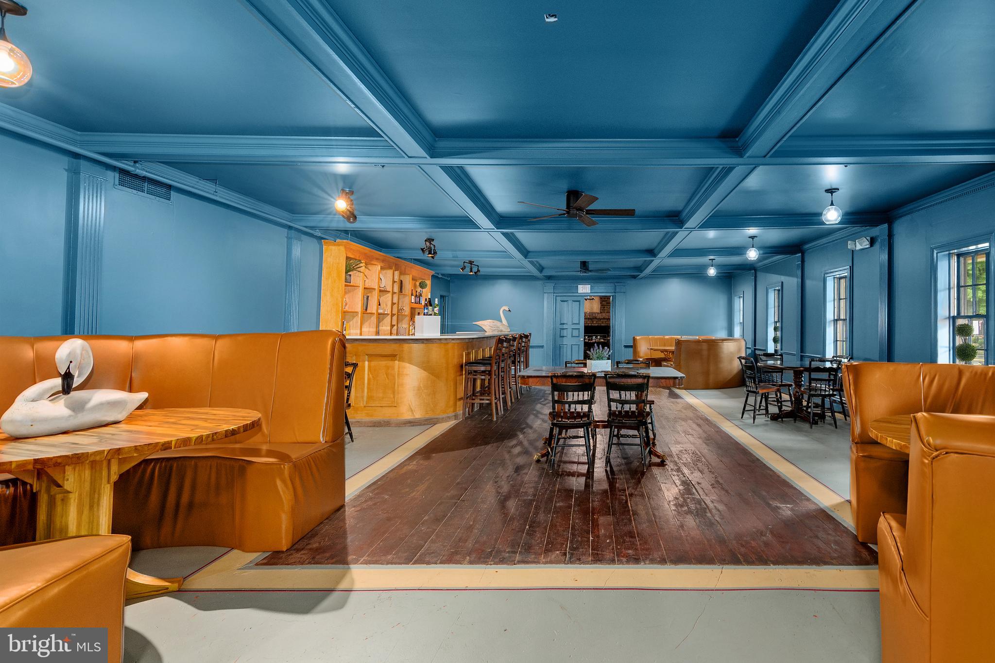 OXFORD - Commercial Sale