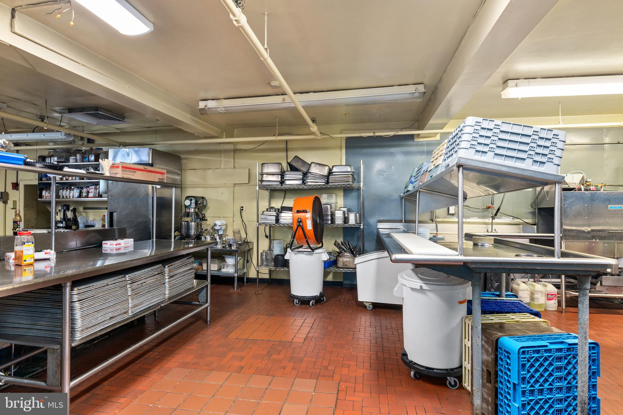 OXFORD - Commercial Sale