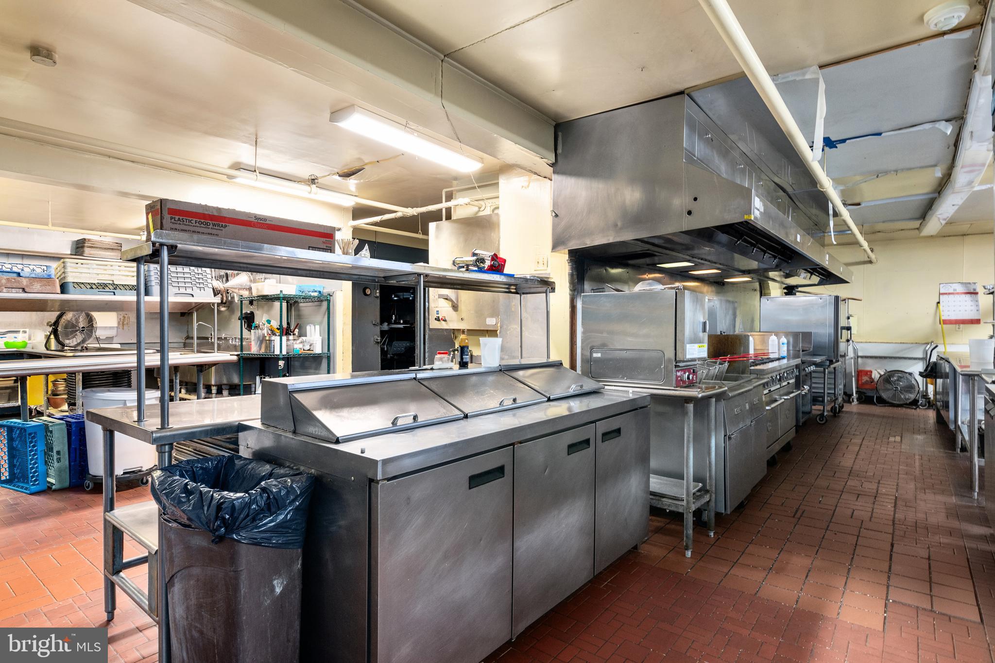 OXFORD - Commercial Sale