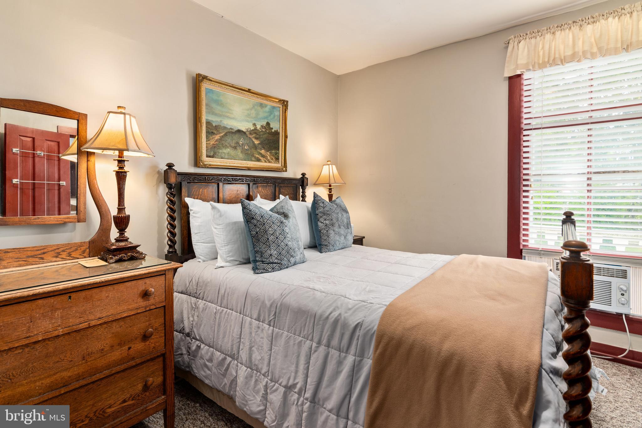 OXFORD - Commercial Sale