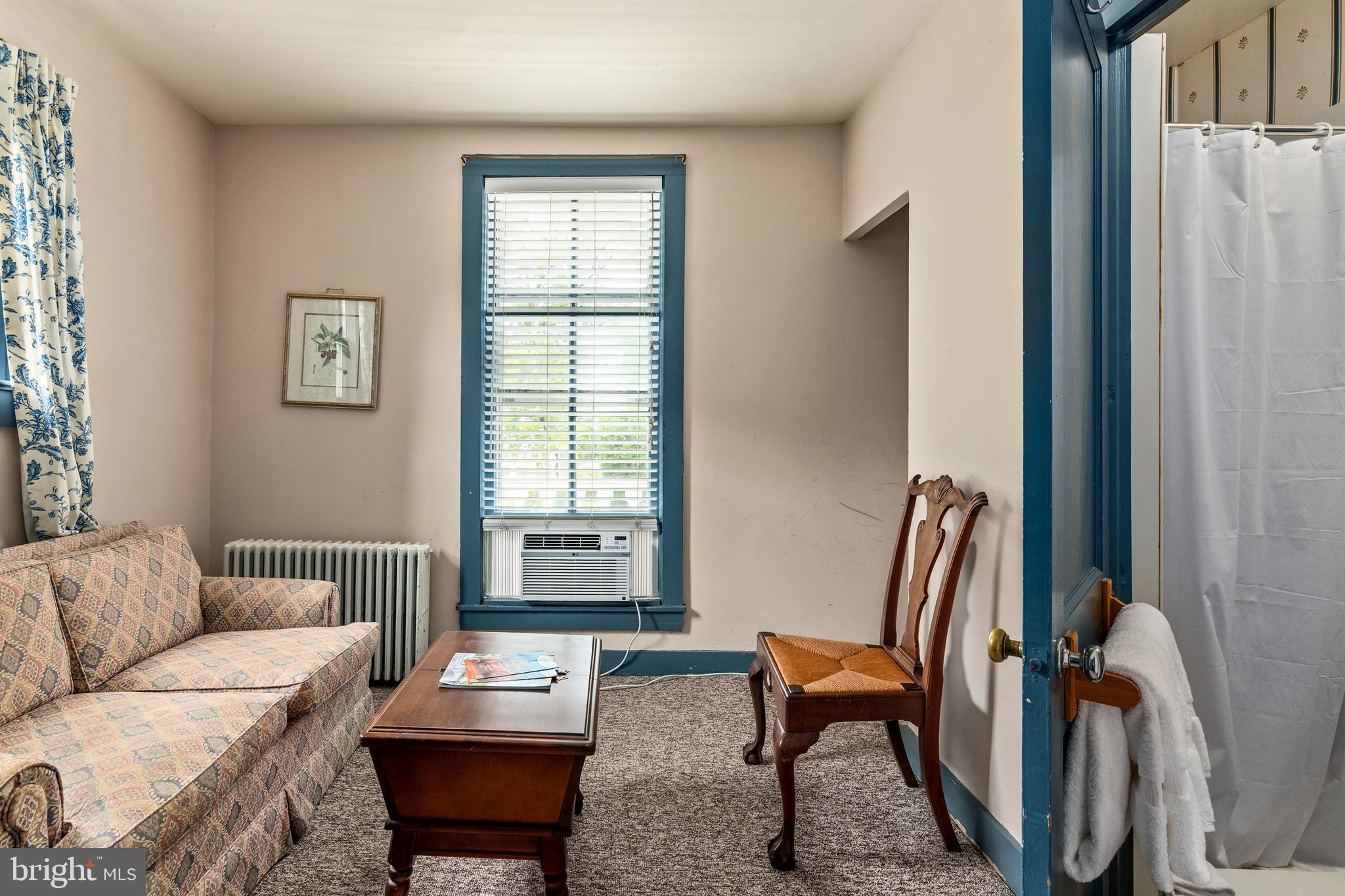 OXFORD - Commercial Sale