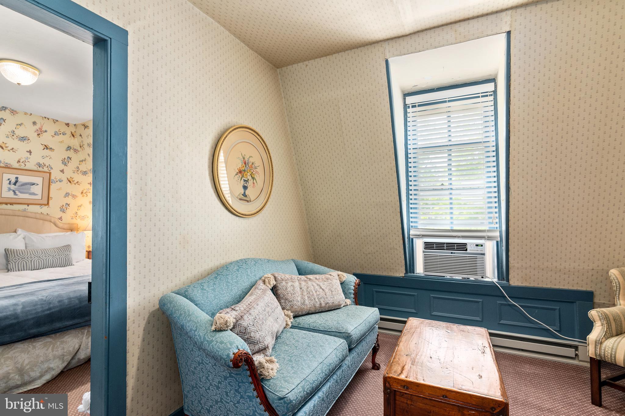 OXFORD - Commercial Sale