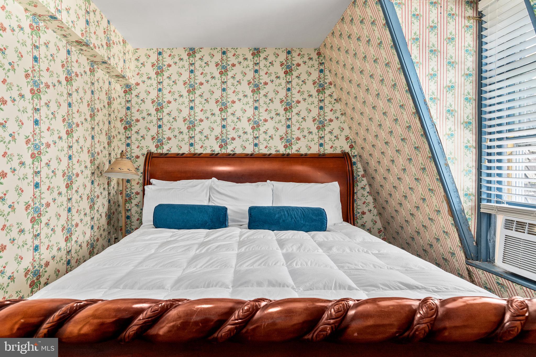 OXFORD - Commercial Sale