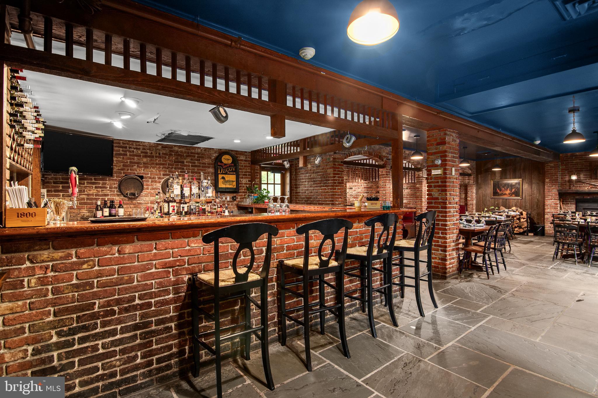 OXFORD - Commercial Sale