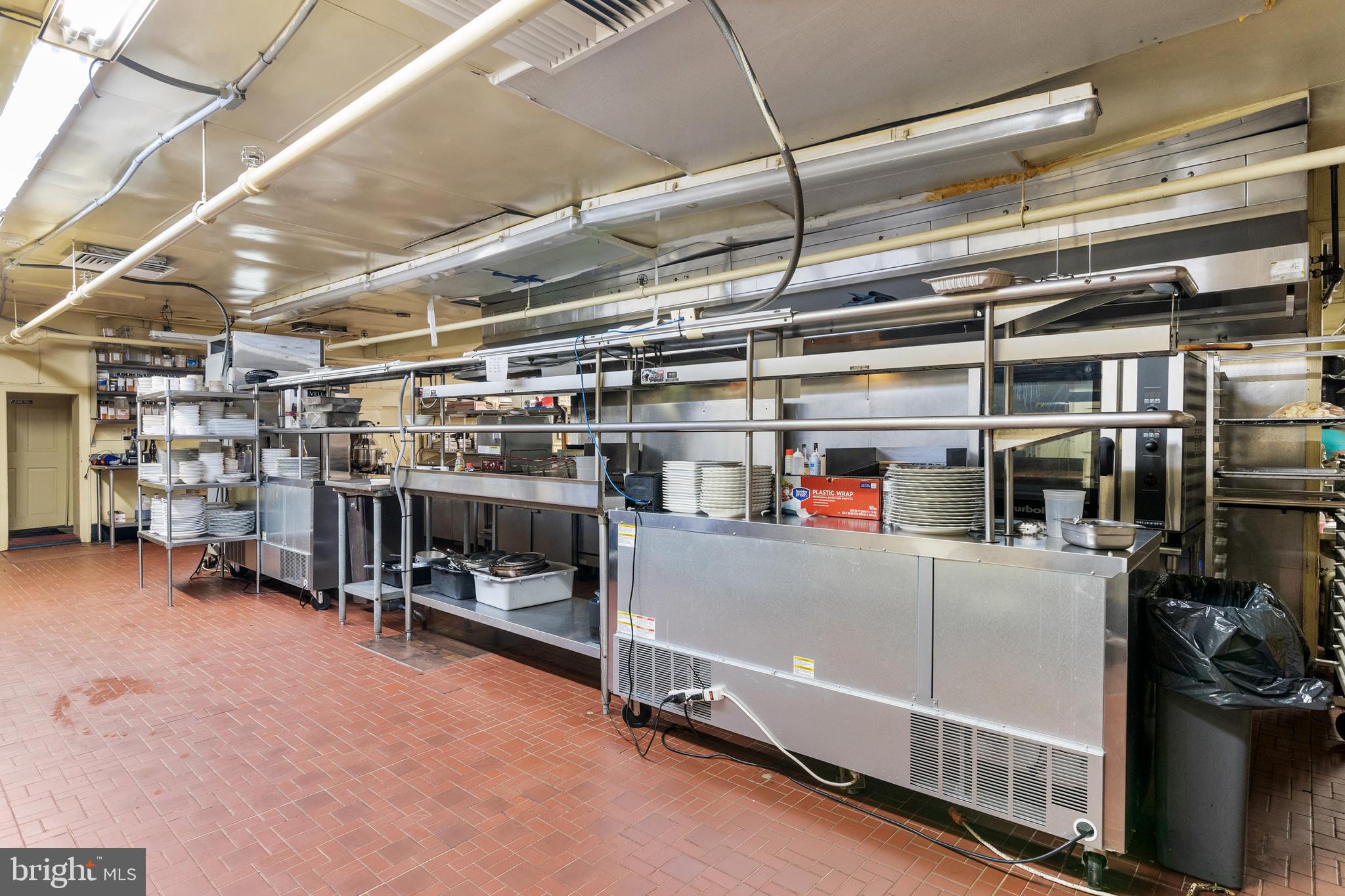 OXFORD - Commercial Sale