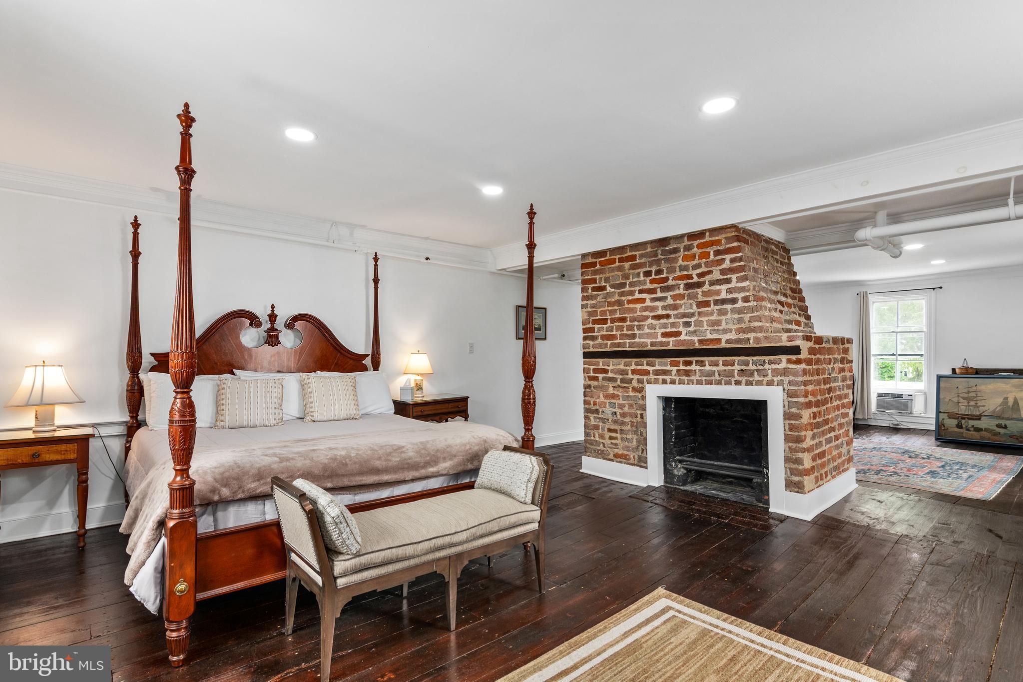 OXFORD - Commercial Sale