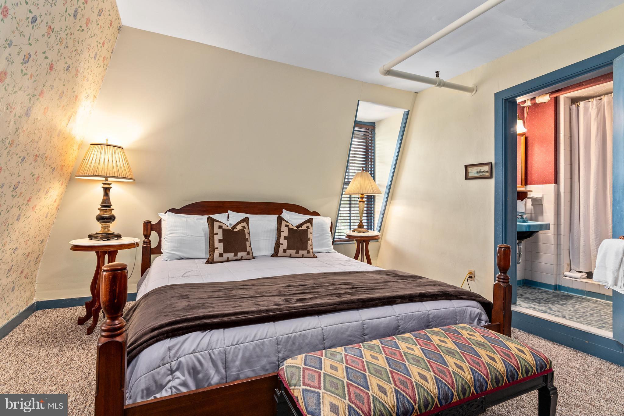 OXFORD - Commercial Sale