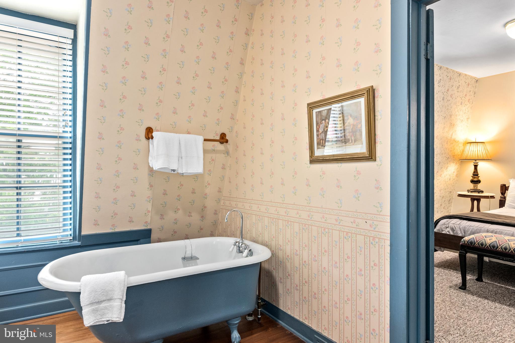 OXFORD - Commercial Sale