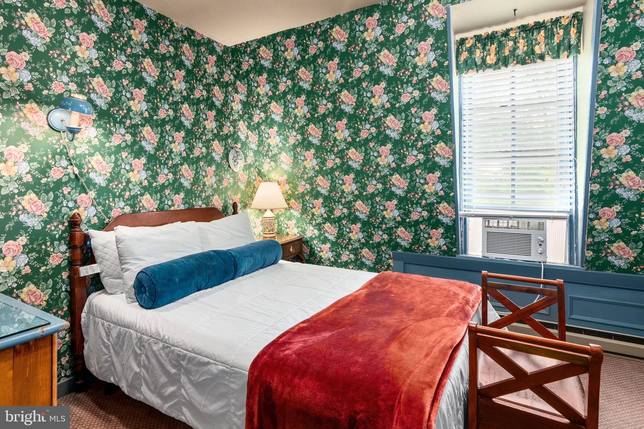 OXFORD - Commercial Sale