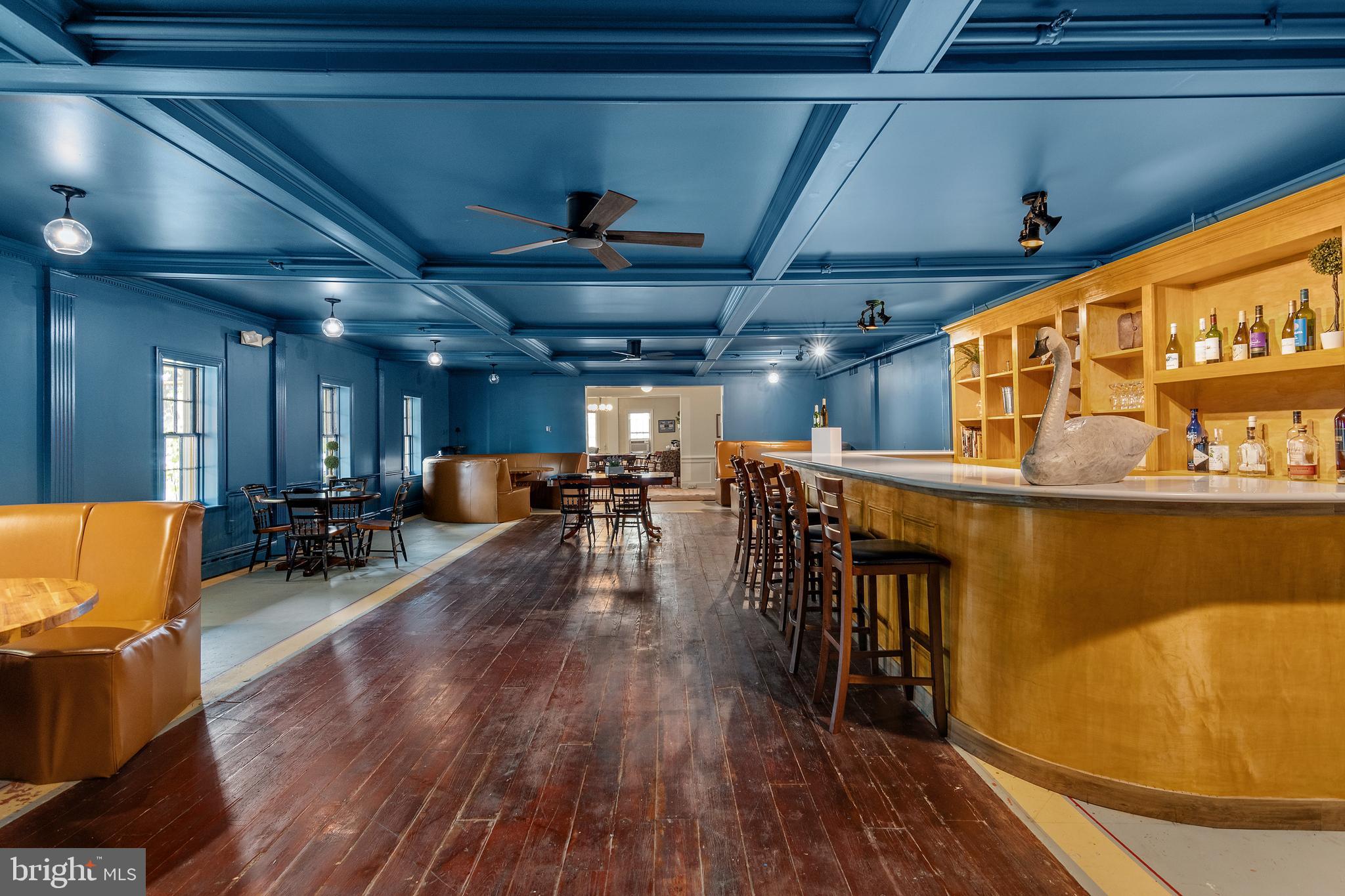 OXFORD - Commercial Sale