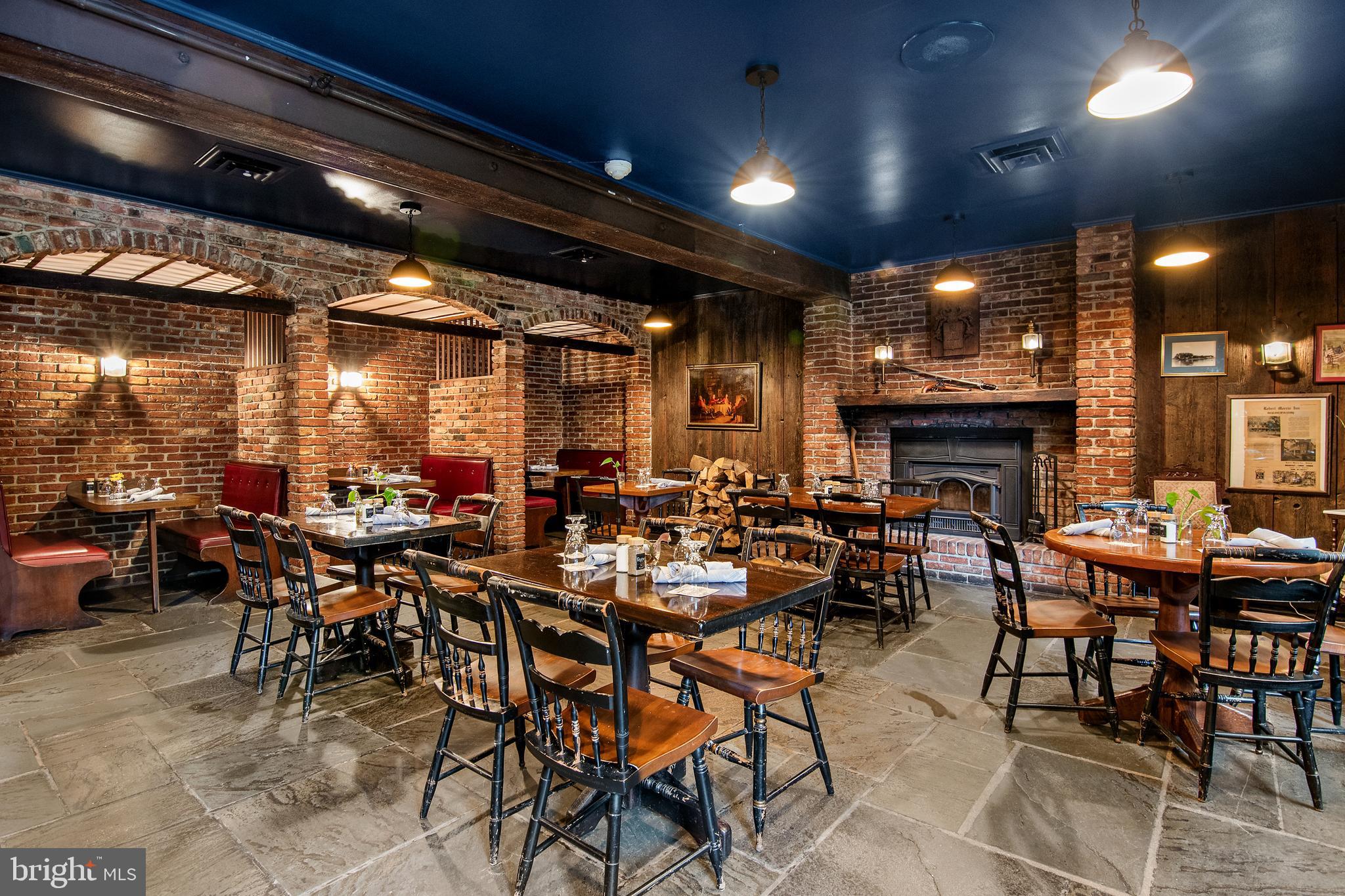 OXFORD - Commercial Sale