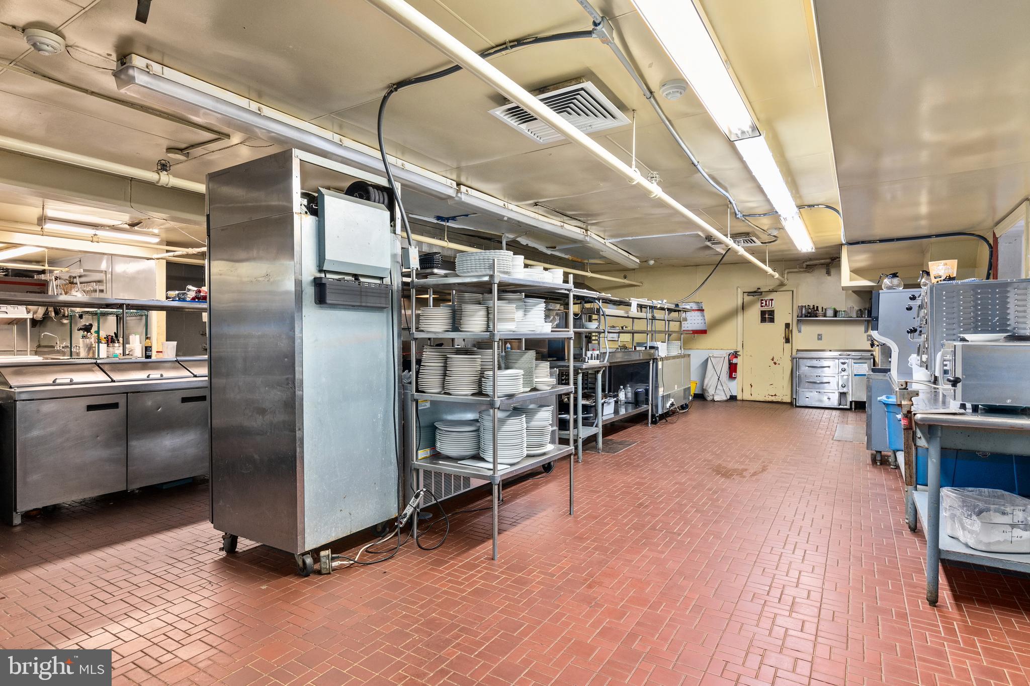 OXFORD - Commercial Sale