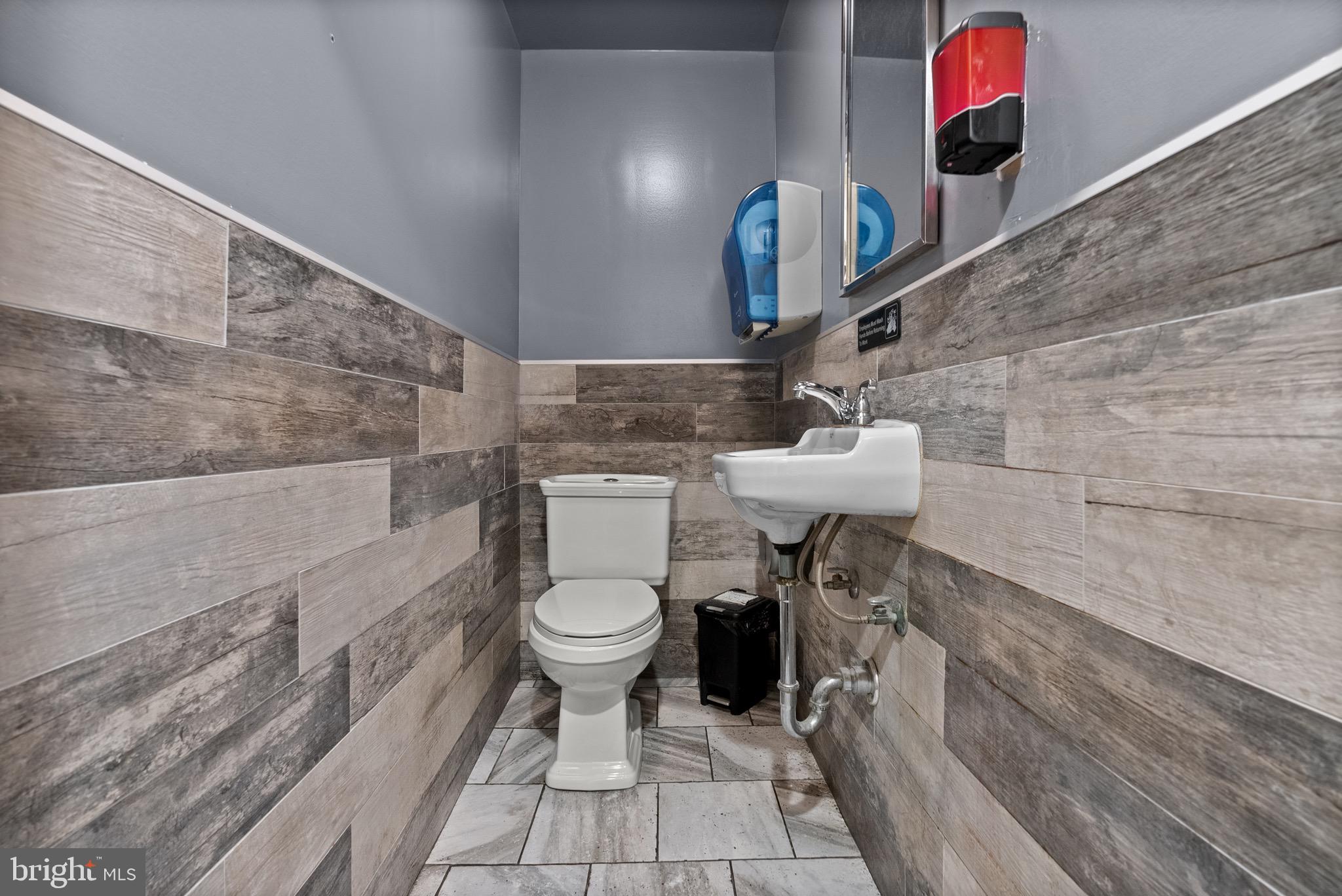 PHILADELPHIA - Commercial Sale