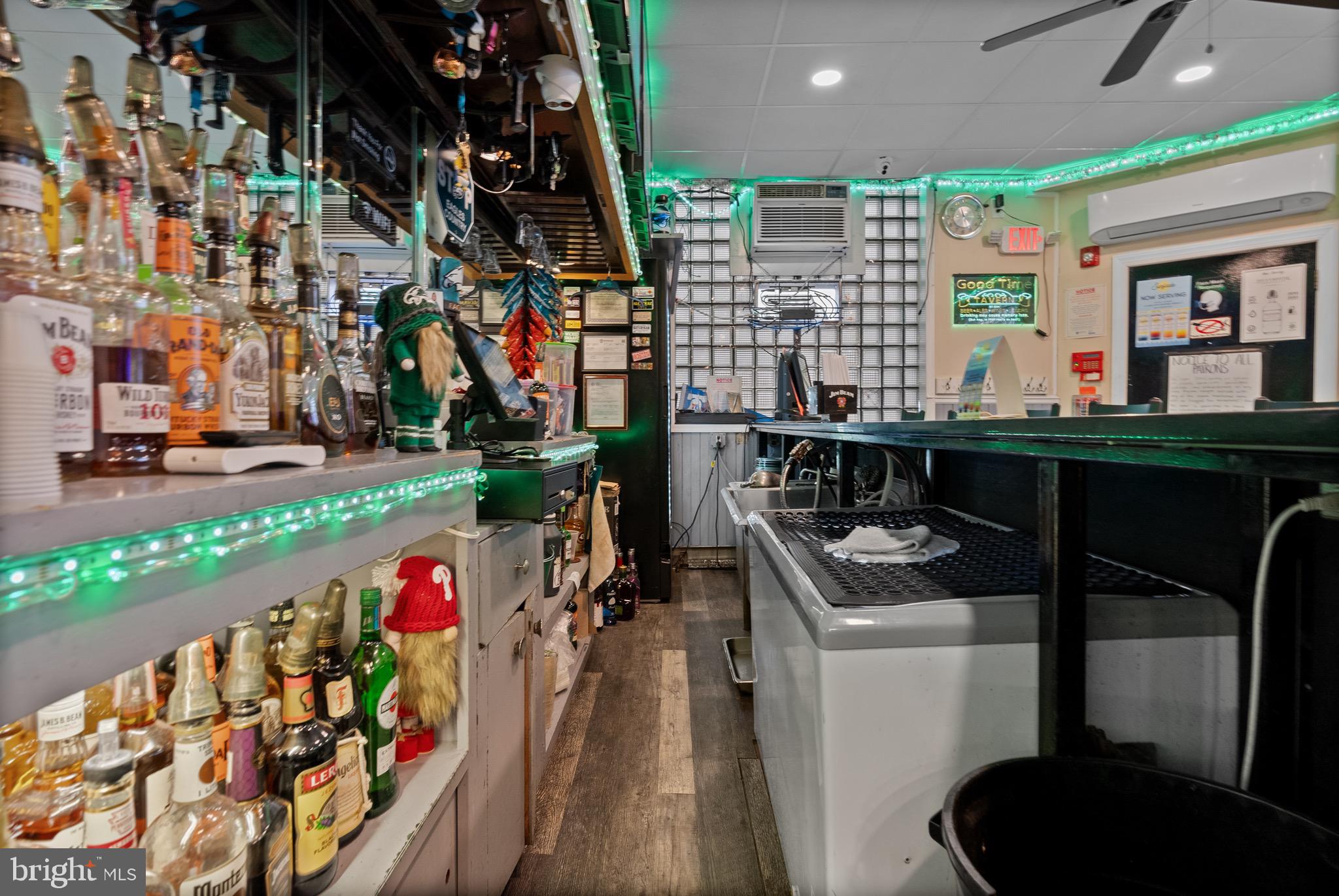 PHILADELPHIA - Commercial Sale