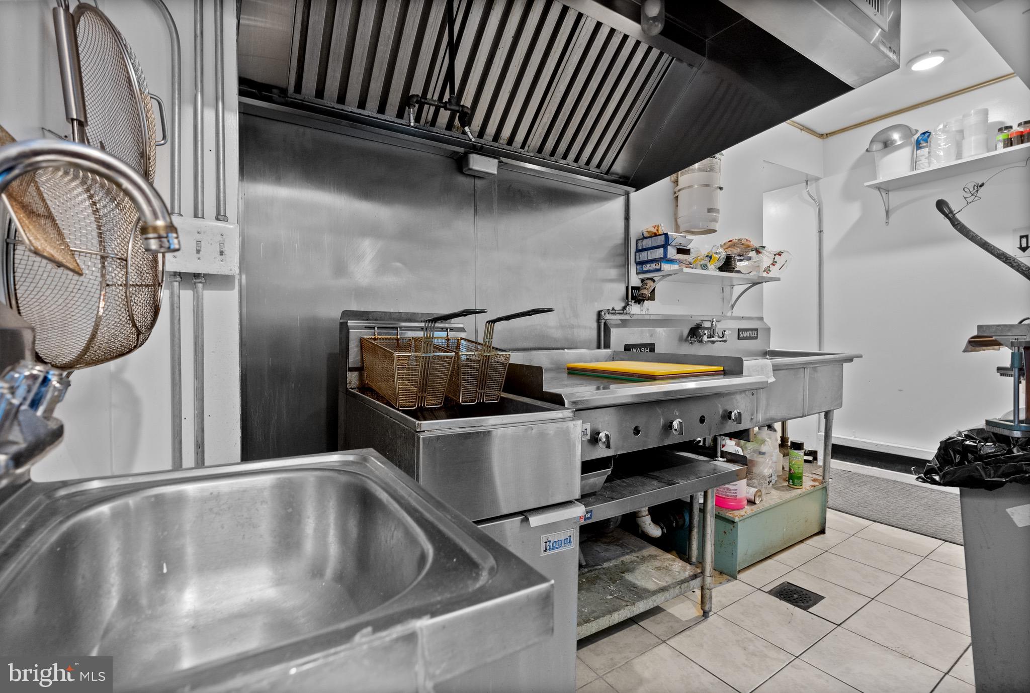 PHILADELPHIA - Commercial Sale