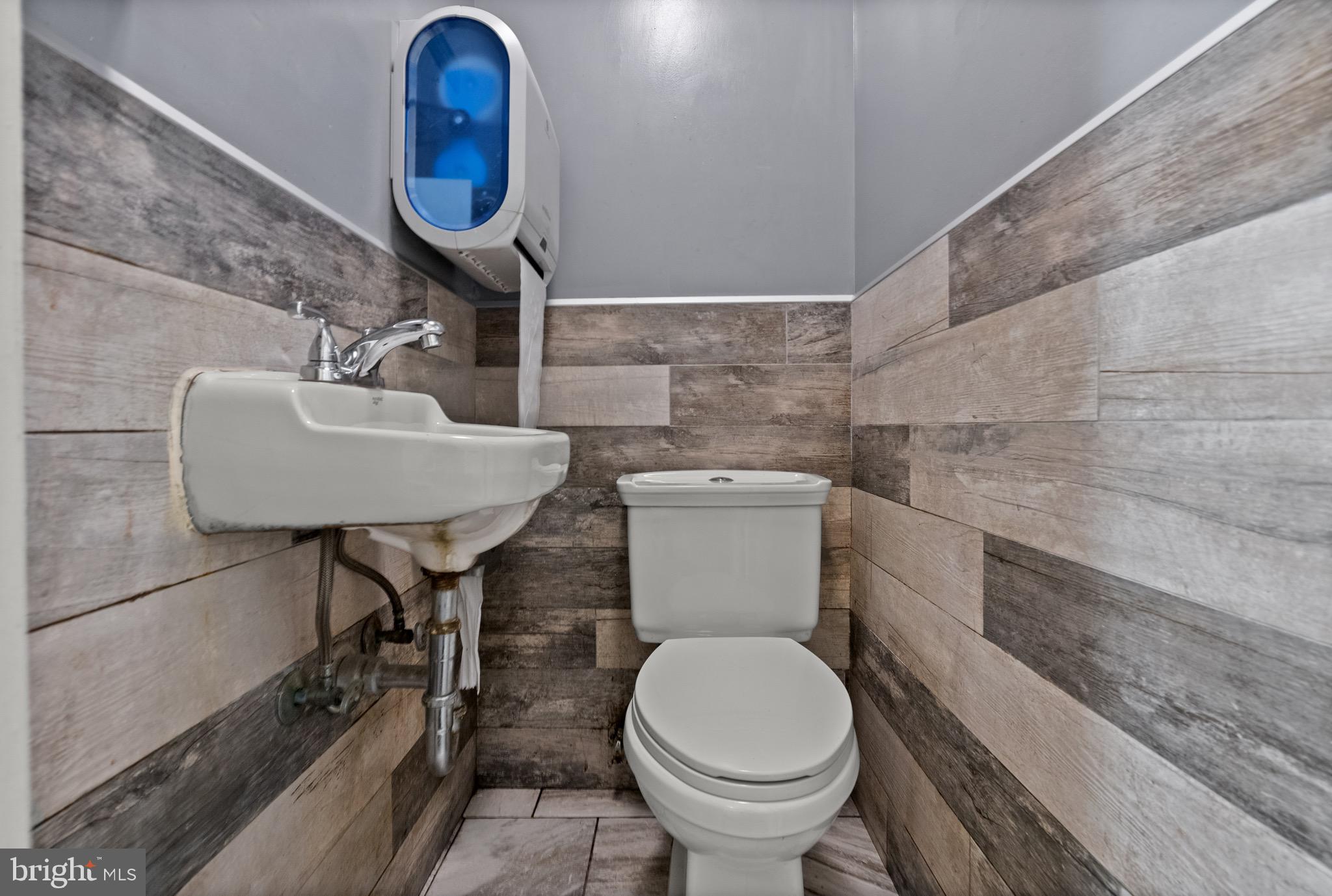 PHILADELPHIA - Commercial Sale
