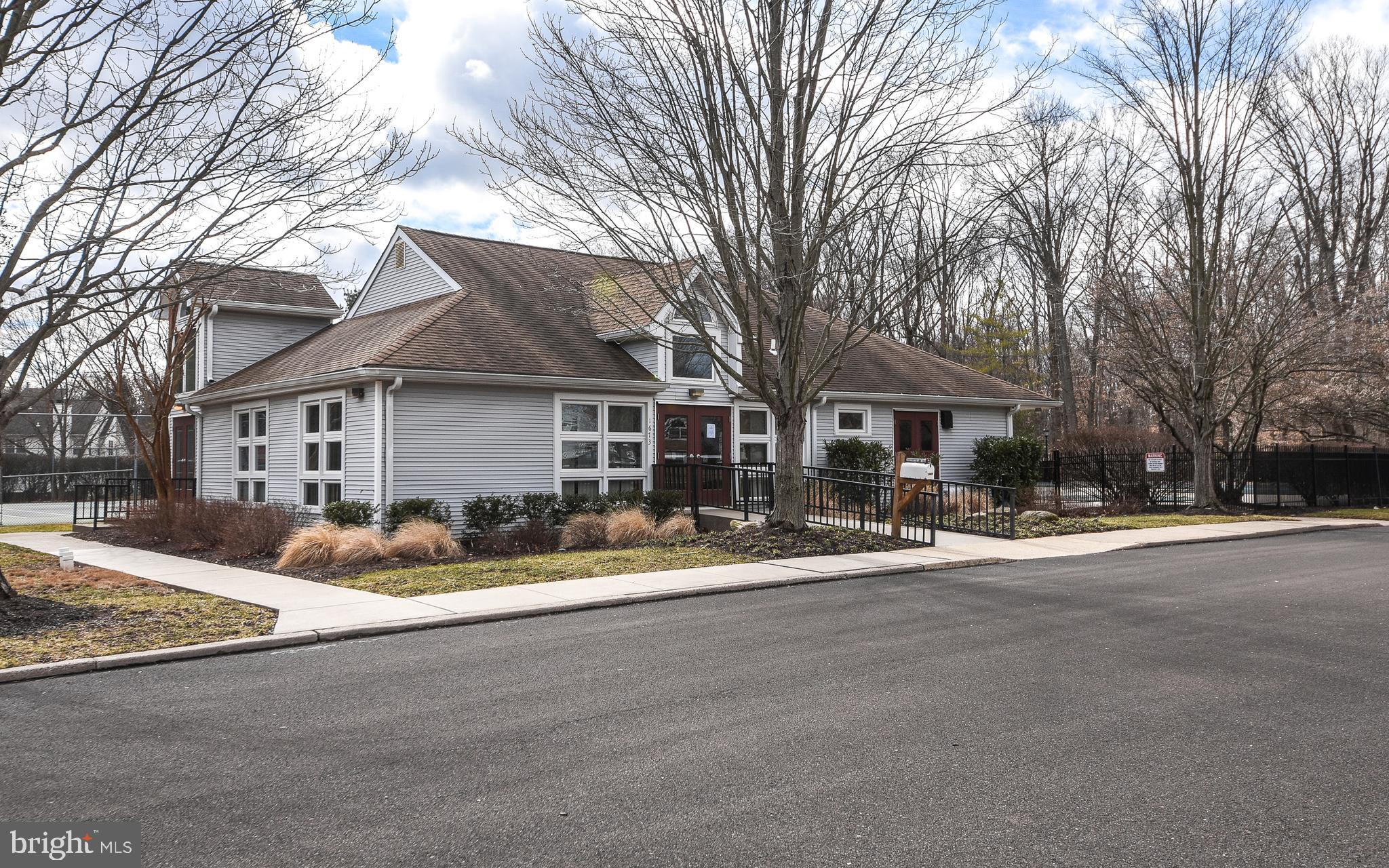 MAKEFIELD GLEN - Residential