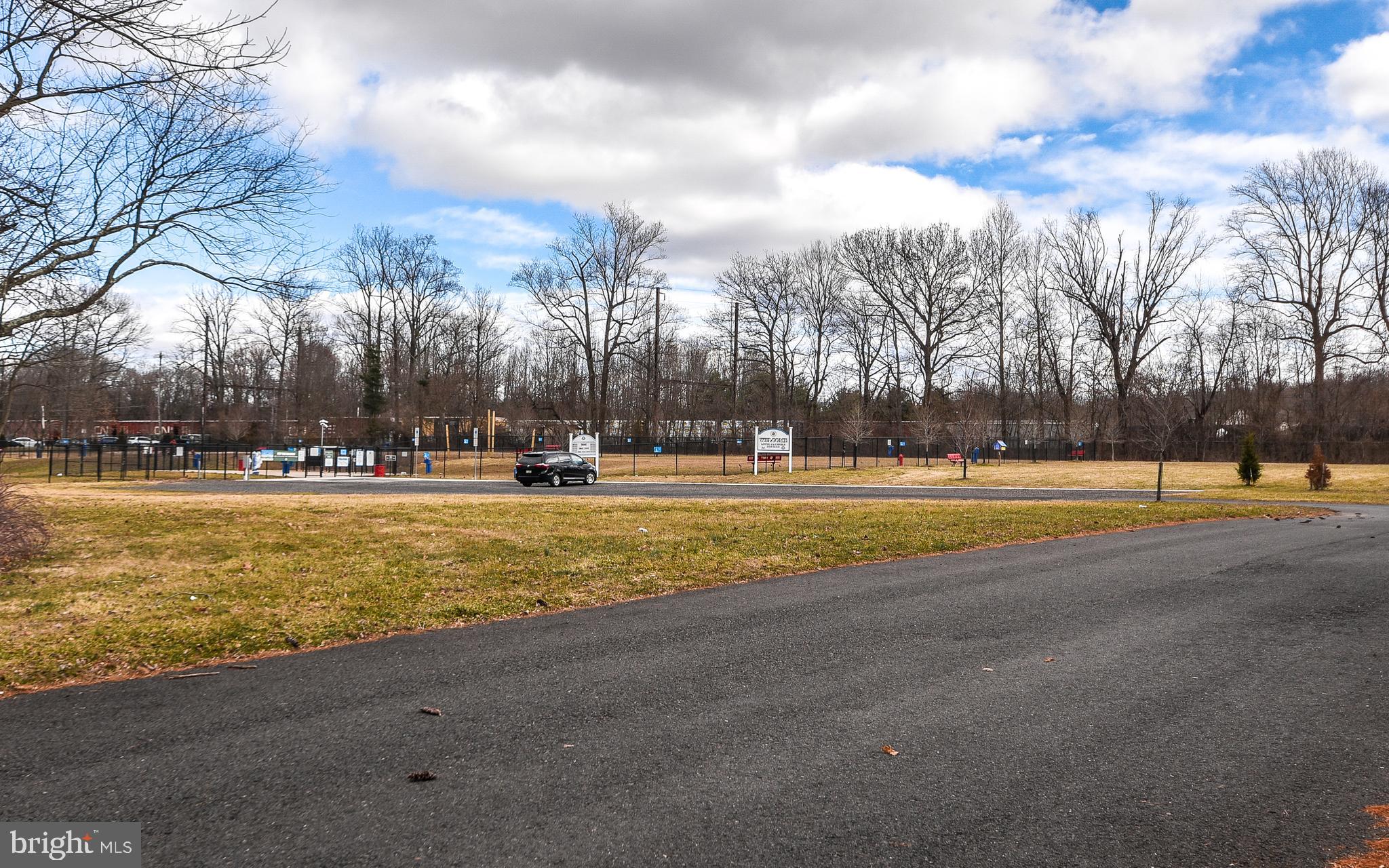 MAKEFIELD GLEN - Residential