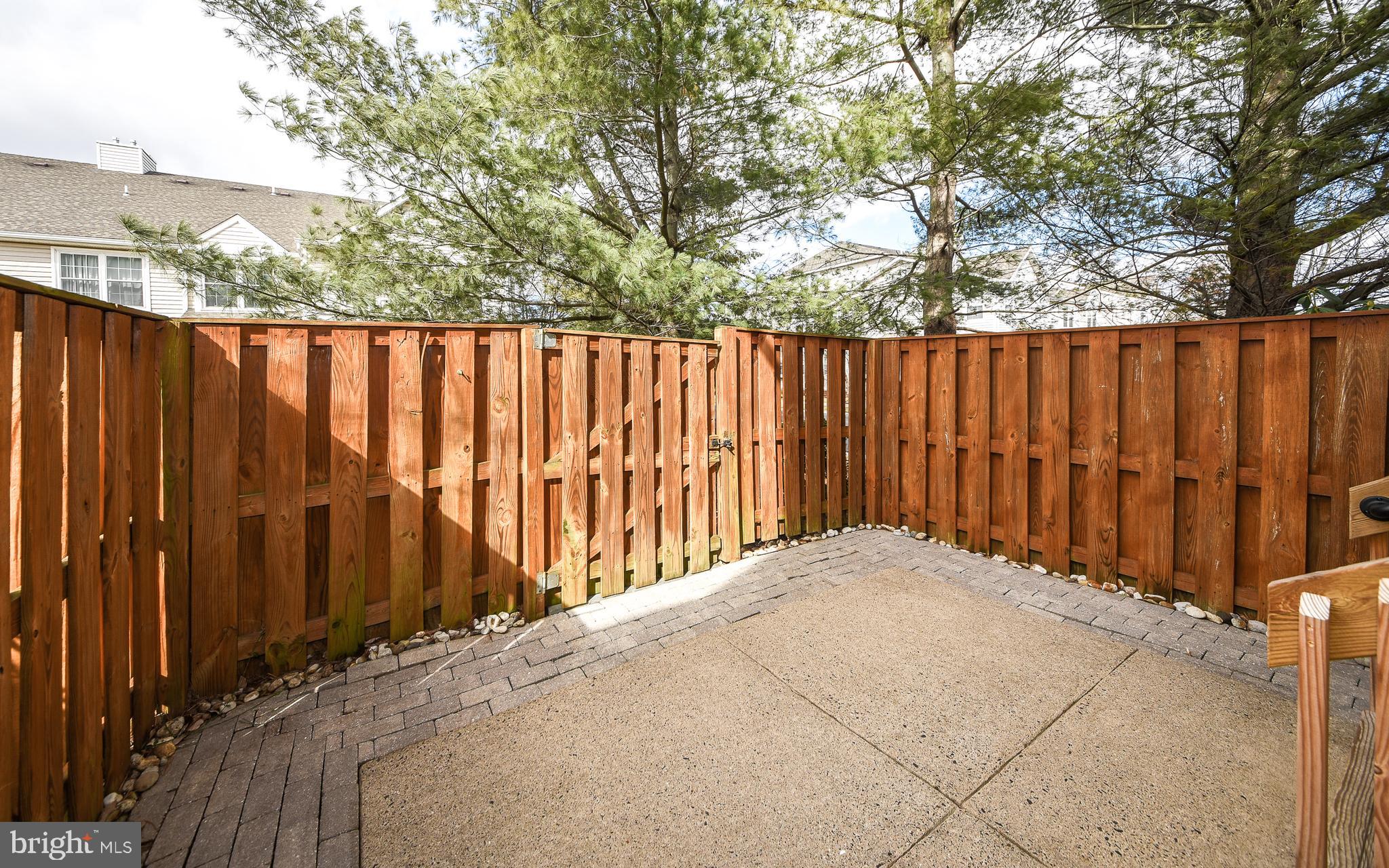 MAKEFIELD GLEN - Residential