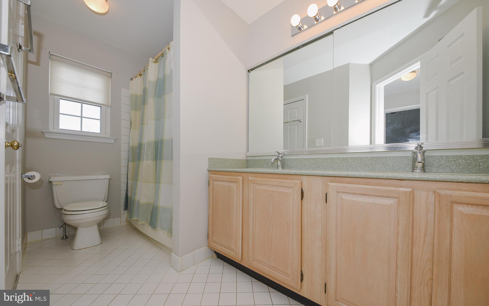 MAKEFIELD GLEN - Residential