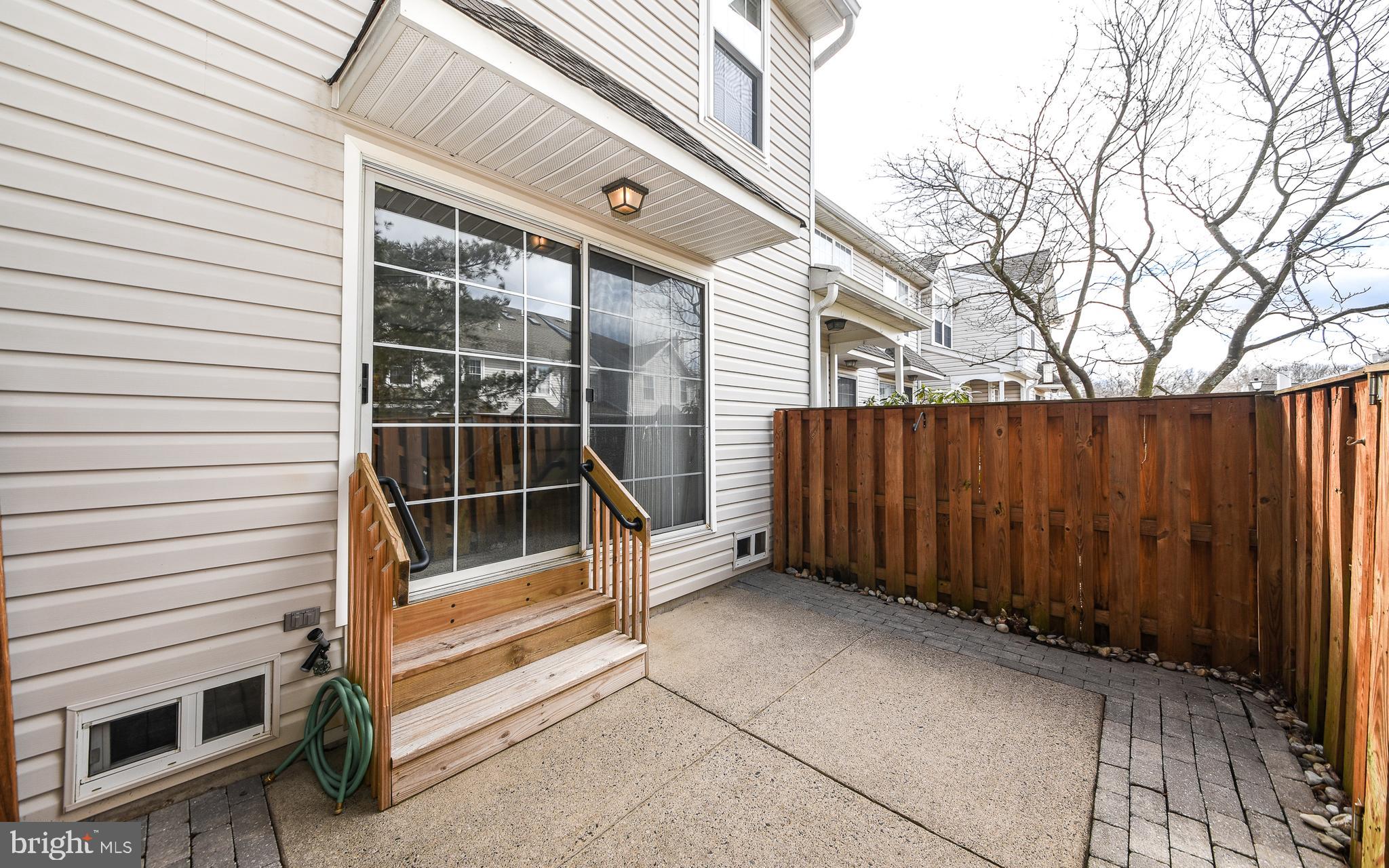 MAKEFIELD GLEN - Residential