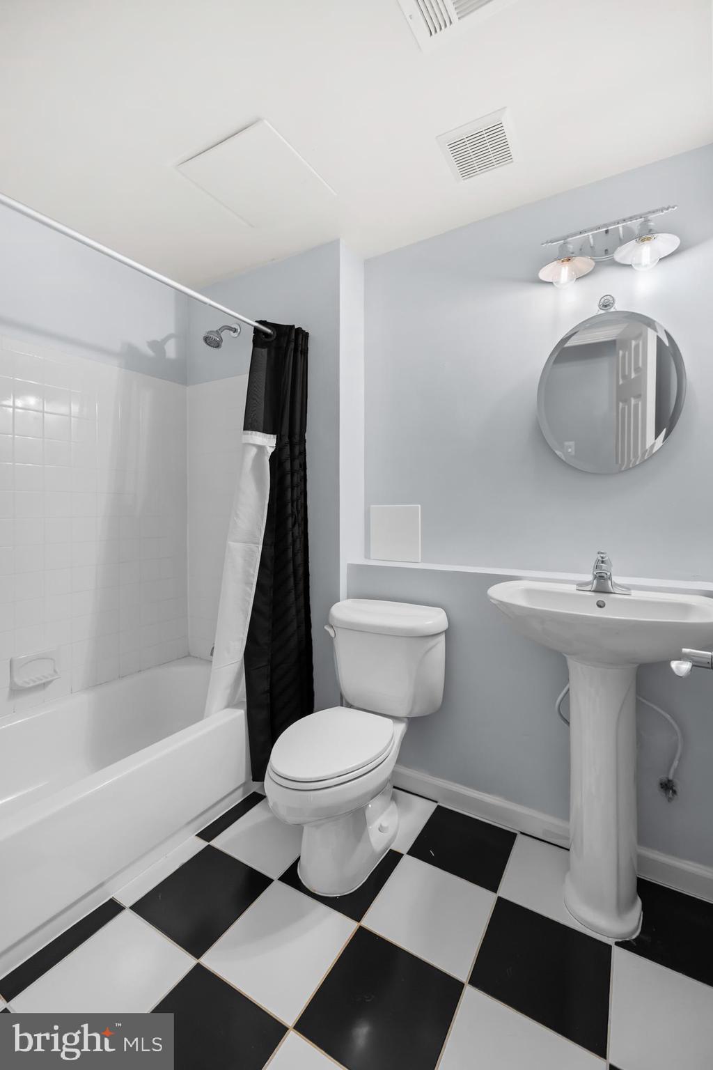 BLOOMS CROSSING - Residential