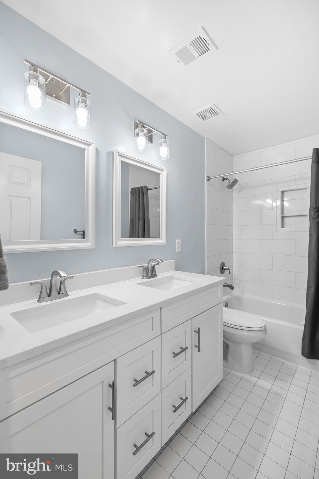 BLOOMS CROSSING - Residential