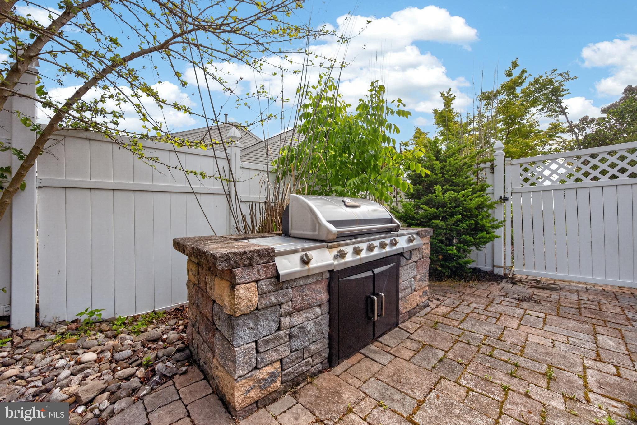 ROSECLIFF POINT - Residential